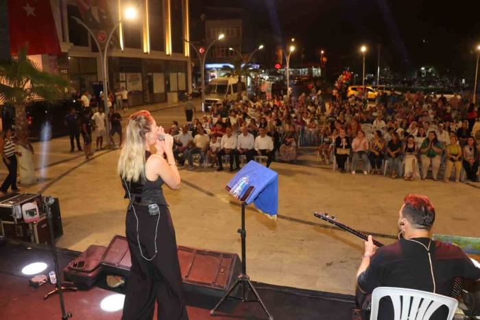 Koçarlı’da Vatandaşlar Yaz Konserinde Eğlendi