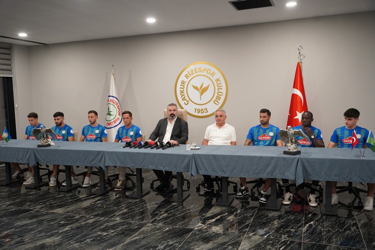 aykur-rizesporda-yeni-transferler-tanitildi-2.jpg