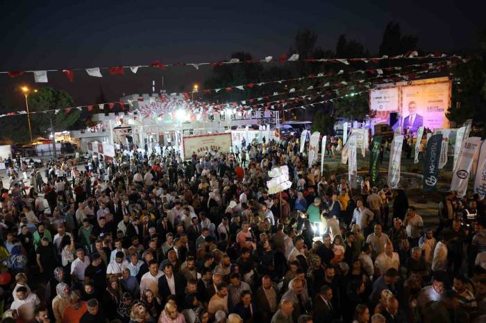 Depremzede Kahramanmaraş’ta Geleneksel Ağustos Fuarı 20 Yıl Sonra Kapılarını Yeniden Açtı