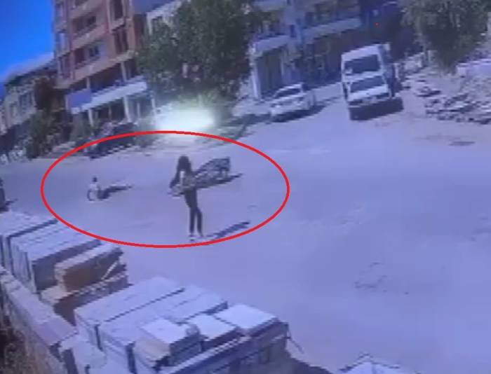 Dönüş Yapmak İsterken Kazaya Sebebiyet Verdi, Arkasına Bile Bakmadan Gitti: O Anlar Kamerada