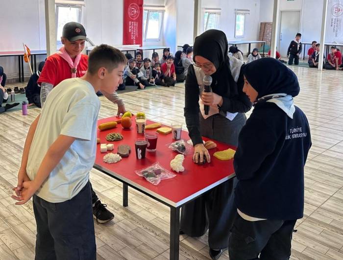 İzcilere “Bilinçli Teknoloji Kullanımı, Teknoloji Bağımlılığı Ve Sağlıklı Beslenme” Eğitimi Verildi