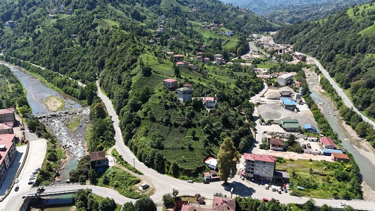 rize-merkeze-bagli-zincirlikopru-koyunde-vadi-icerisinde-bulunan-9-ayri-micir-ve-tas-uretim-tesisleri-vatandasi-canindan-bezdirdi-1.jpg