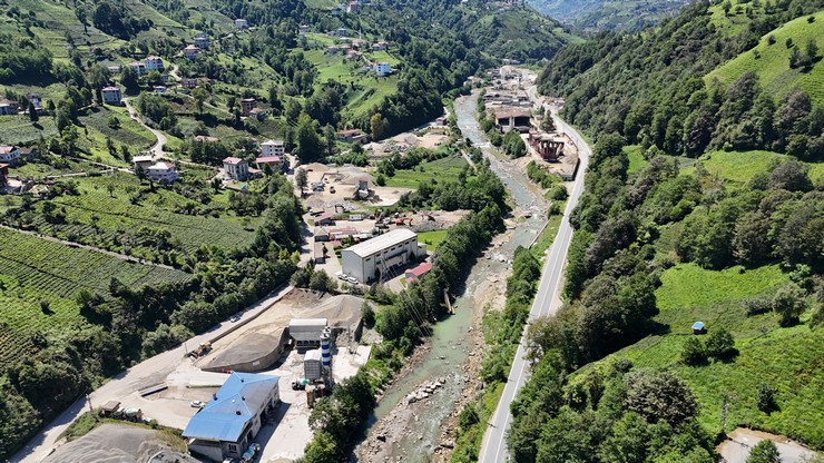 rize-merkeze-bagli-zincirlikopru-koyunde-vadi-icerisinde-bulunan-9-ayri-micir-ve-tas-uretim-tesisleri-vatandasi-canindan-bezdirdi-6.jpg