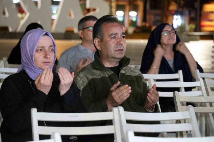 Saatler 03.02’de Eller Semaya Açıldı