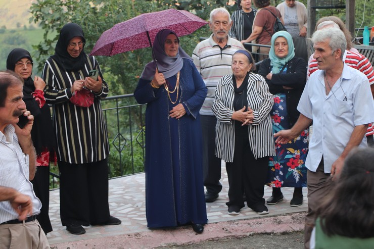 rizenin-pazar-ilcesinde-yasayan-57-yasindaki-mikail-karbuz-kacirarak-evlendigi-nebahat-karbuza-36-yil-once-verdigi-dugun-sozunu-tuttu-3.jpg