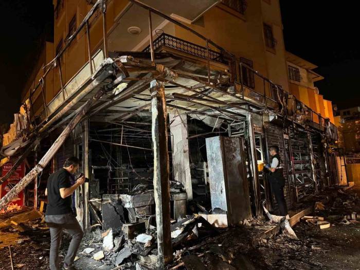 Tarsus’ta İş Yerinde Çıkan Yangın Hasara Neden Oldu