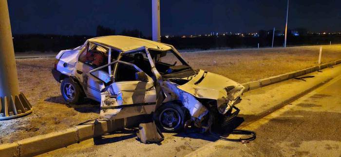 Otomobil İle Kamyon Çarpıştı: 2 Ölü