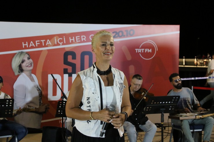 trt-fm-son-durak-rizede-canli-yayinla-dinleyicileri-costurdu-1.jpg