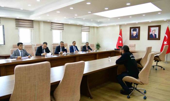 Vali Çiçek, Halk Gününde Talepleri Dinledi