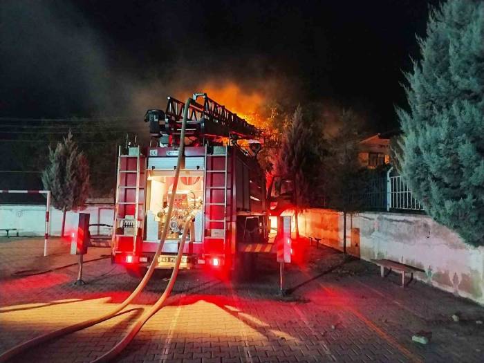 Hisarcık’ta Ahşap Ev Yangını