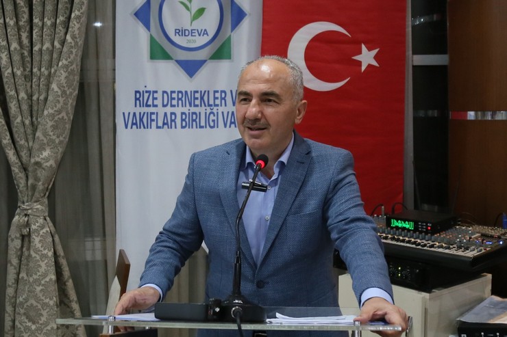 rize-belediye-baskani-rahmi-metin-rize-dernekler-ve-vakiflar-birligi-vakfi-2-olagan-genel-kurulunda-2021-yilindan-bu-yana-surdugu-mutevelli-heyet-baskanligina-yenide-10.jpg