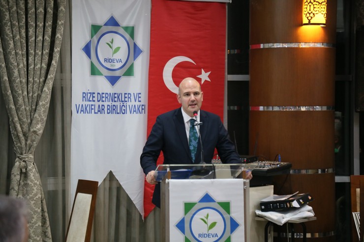 rize-belediye-baskani-rahmi-metin-rize-dernekler-ve-vakiflar-birligi-vakfi-2-olagan-genel-kurulunda-2021-yilindan-bu-yana-surdugu-mutevelli-heyet-baskanligina-yenide-4.jpg