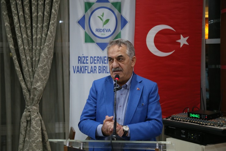 rize-belediye-baskani-rahmi-metin-rize-dernekler-ve-vakiflar-birligi-vakfi-2-olagan-genel-kurulunda-2021-yilindan-bu-yana-surdugu-mutevelli-heyet-baskanligina-yenide-6.jpg