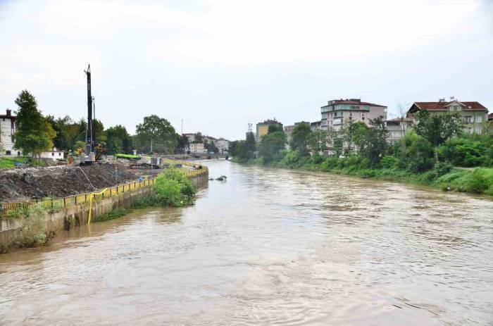 Terme Çayı Taşma Noktasına Geldi