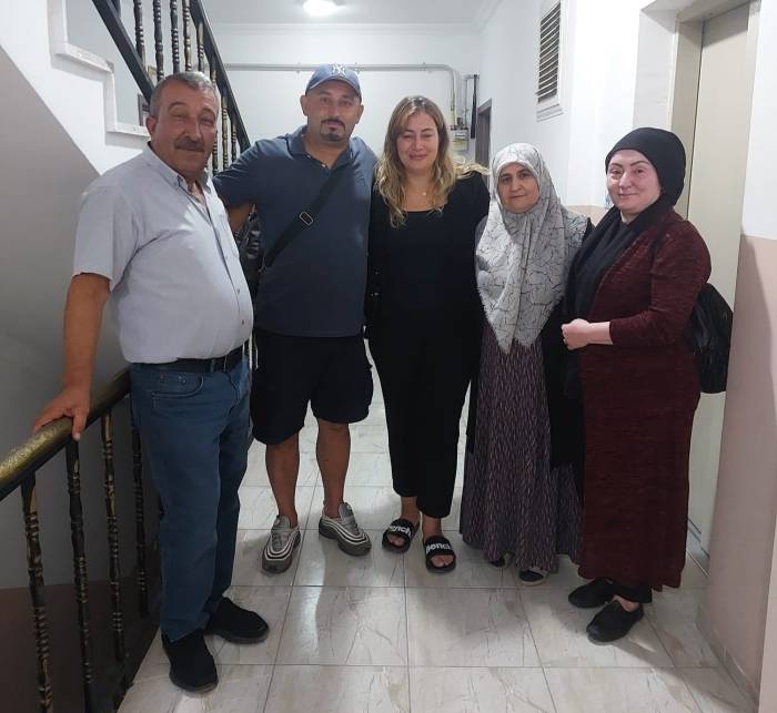 Bulduğu Altın Ve Döviz Dolu Çantayı Sahibine Teslim Etti