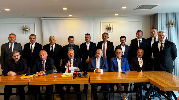 ak-parti-rize-il-baskani-yilmaz-katmer-ilce-koordinatorlerini-tanitti.jpg