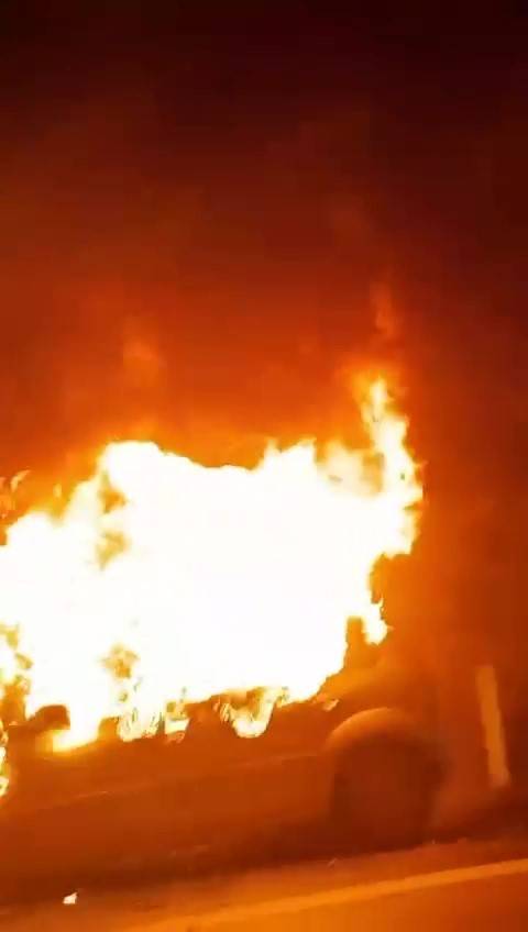 Otoyolda Otomobil Alev Topuna Döndü