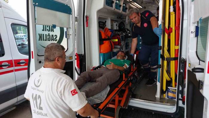 Tıraş Olmak İsterken Elektrik Akımına Kapıldı