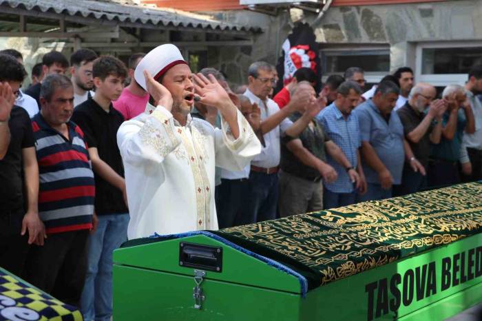 Bakana Attığı Tweet İle Tanınan Engelli Genç, Son Yolculuğuna Uğurlandı