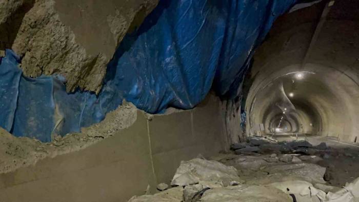 Artvin-yusufeli Karayolunda Çökme Nedeniyle Ulaşıma Kapatılan Tünelin Son Hali Görüntülendi