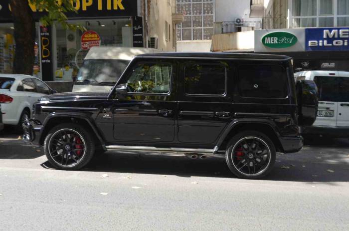 Araç İçinde Ateşlenen Silahtan Çıkan Mermi Başka Bir Araca İsabet Etti: 2 Yaralı