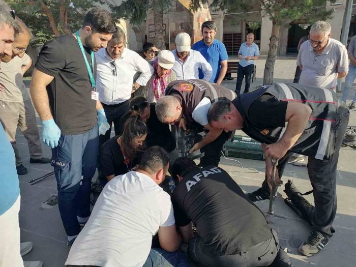 Kars’ta Bacağı Boruya Sıkışan Çocuk Kurtarıldı