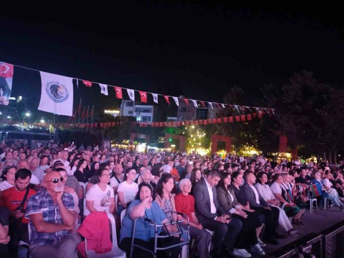 Kartal’da 3. Uluslararası Halk Oyunları Festivali Başladı
