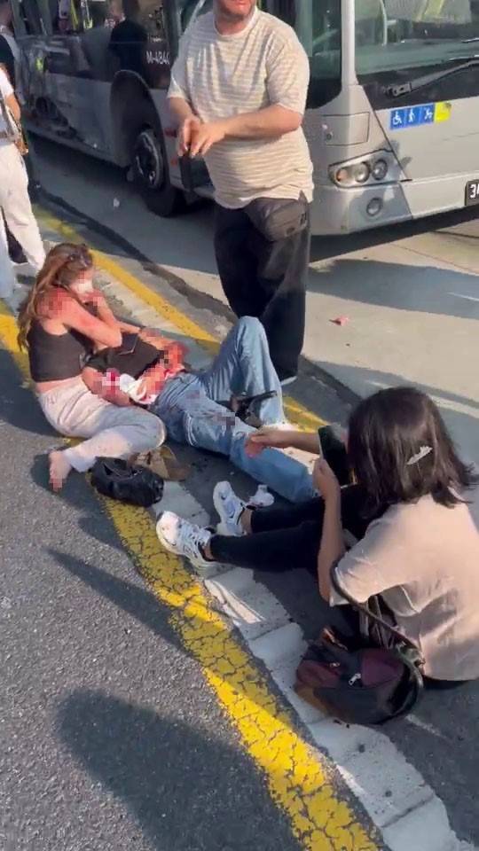 Sefaköy’de Metrobüs Kazası Sonrası Yaşanan Can Pazarı Kamerada