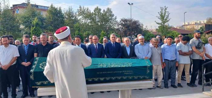 Metrobüs Kazasında Hayatını Kaybeden Ferhat Uçar Son Yolculuğuna Uğurlandı