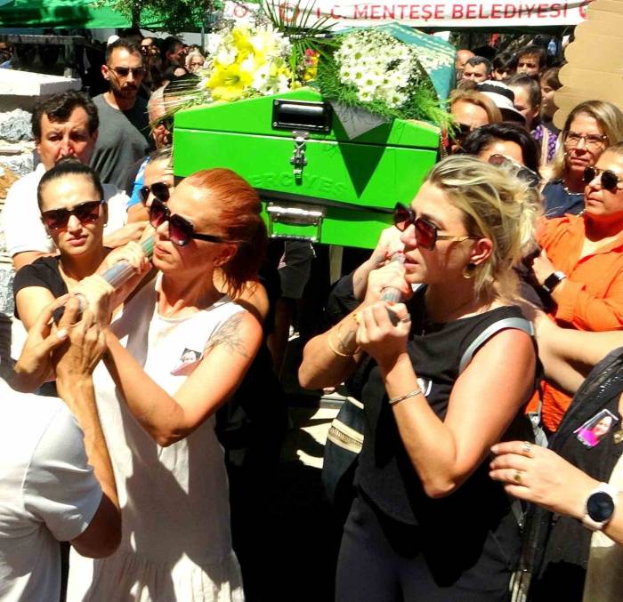 Eşi Tarafından Öldürülen Senem Kıvrık, Son Yolculuğuna Uğurlandı