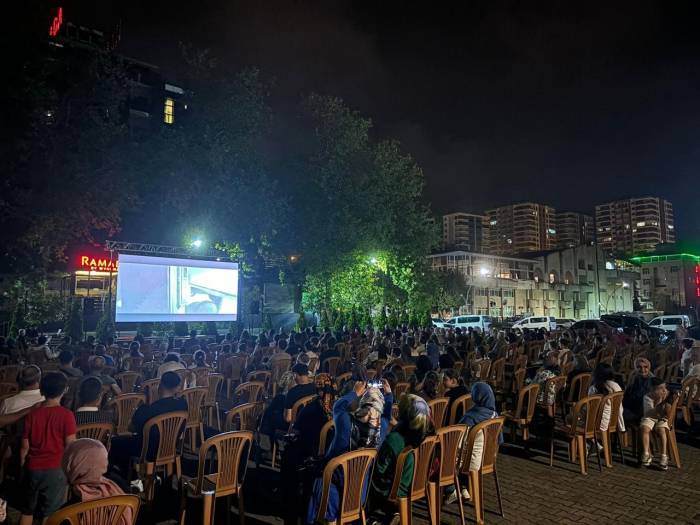 Trabzon’un İlçeleri Yazlık Sinema İle Tanışıyor