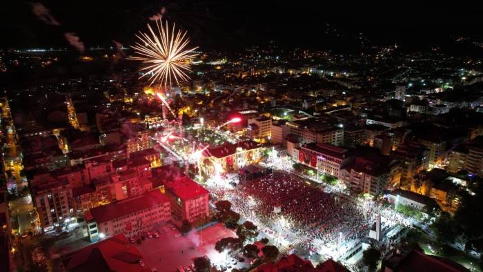 Manisa’da Zafer Bayramı’nda, Fener Alayı Ve Teoman Konseri