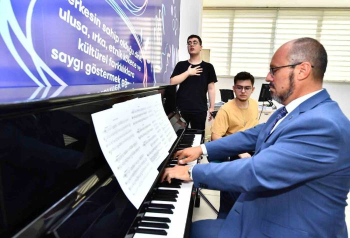 Büyükşehir’in Kursuna Katıldılar, Hayallerindeki Üniversiteyi Kazandılar