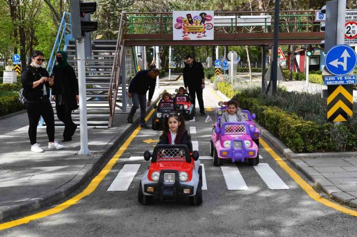 Başkentli Minik Şoförler İçin Ücretsiz Trafik Eğitimleri Başlıyor