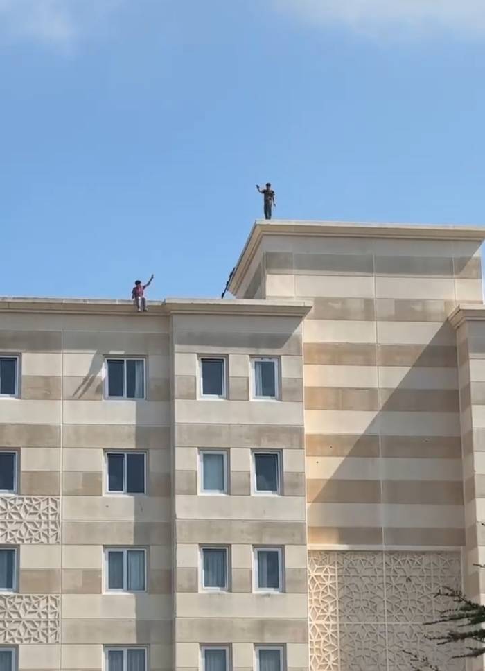 Maltepe’de Metrelerce Yüksekte Tehlikeli Eğlence