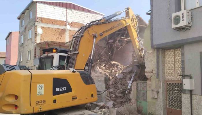 Osmangazi’de Metruk Bina Temizliği