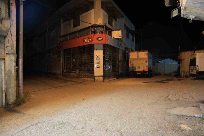 Adana’da Motosikletli Şüpheliler Sokak Ortasında Bir Kişiyi Silahla Öldürüp Kaçtı