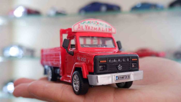 Erzurumlu Baba Ve Oğlunun Araba Koleksiyonu Merakı