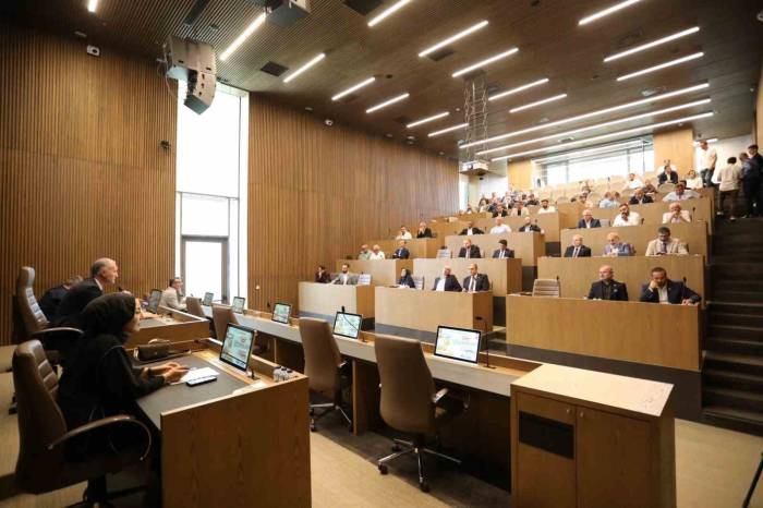 İnegöl Belediyesi’nin 5 Yıllık Yol Haritası Meclisten Geçti