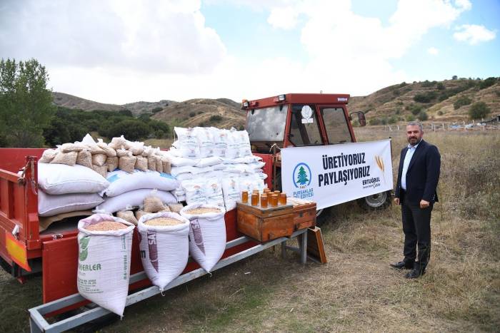 Pursaklar Belediyesi Üretiyor, Ürettiğini İhtiyaç Sahipleriyle Paylaşıyor