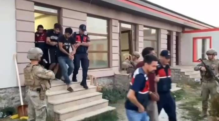 139 Yılla Aranan Mülteciler Komandoların Şafak Operasyonuyla Yakalandı
