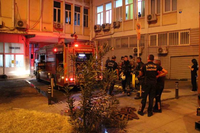 Güç Kaynağından Çıkan Yangın, Hastanede Paniğe Sebep Oldu
