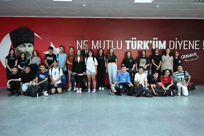 Başkan Bakkalcıoğlu Öğrencileri Kampa Uğurladı