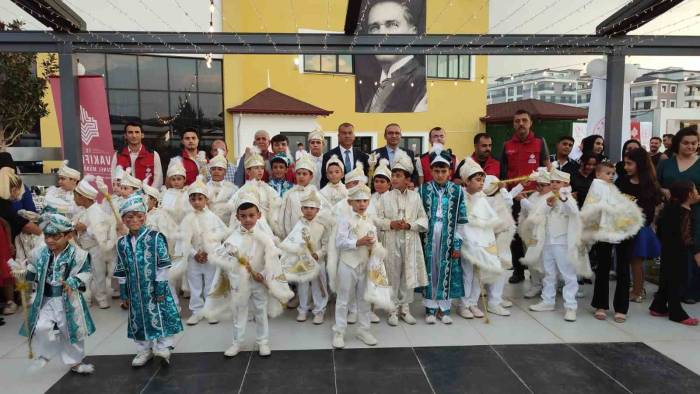 36 Çocuk Erkekliğe İlk Adımlarını Birlikte Attı