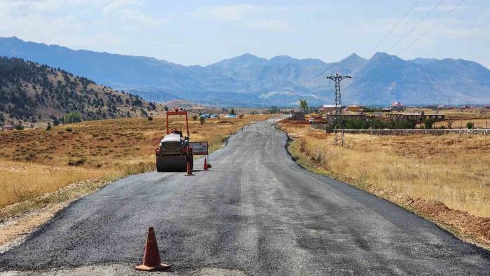 Göksun’da Deforme Olan 30 Kilometrelik Ana Arter Yenileniyor