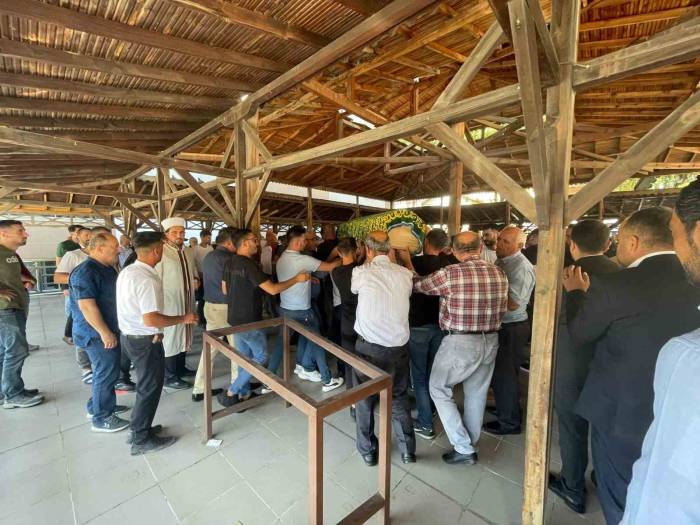 Trafik Kazasında Hayatını Kaybeden Belediye Başkanının Yeğeni Toprağa Verildi