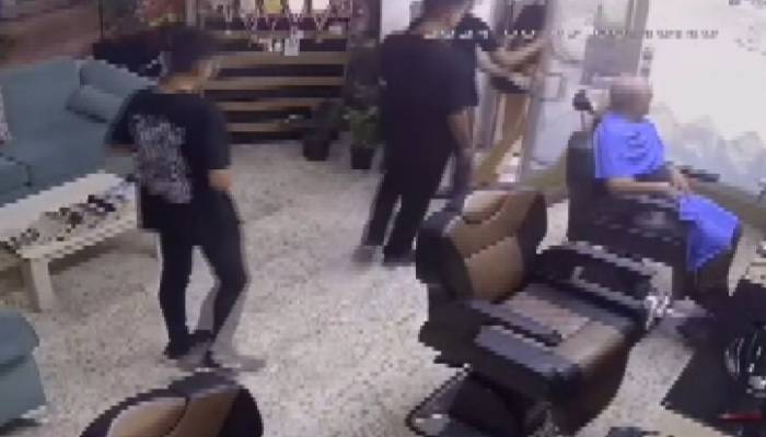 Deprem Anında Berberde Yaşanan Panik Güvenlik Kamerasında