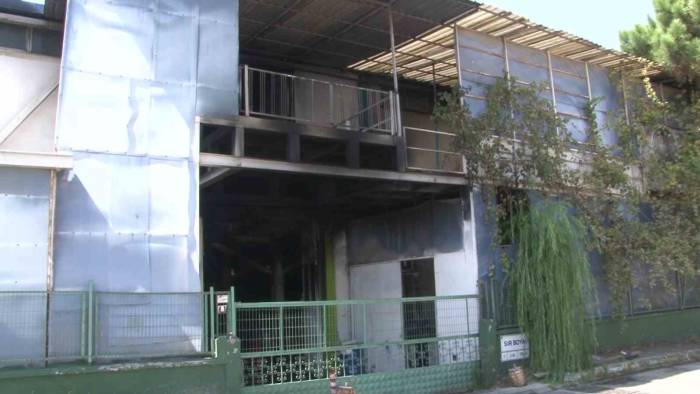 Tuzla’da Boya Fabrikasında Yangın: 1 İşçi Yaralandı