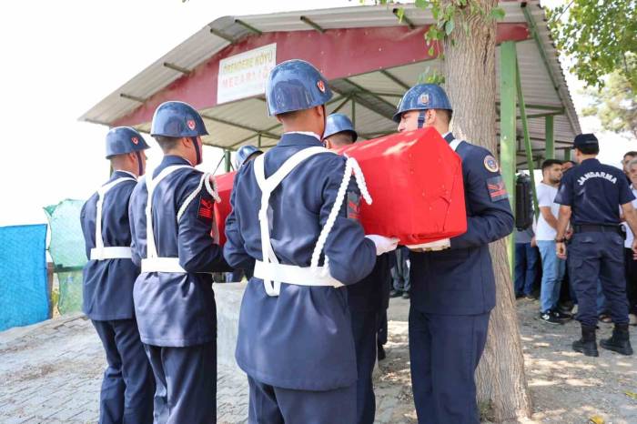 Adana’da Yıllık İzin İçin Geldiği Memleketinde Ölen Uzman Çavuş Toprağa Verildi