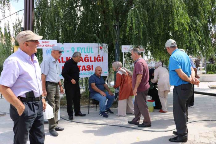 Bayburt’ta Halk Sağlığı Haftası Etkinlikleri: Vatandaşların Şeker Ve Tansiyon Ölçümleri Yapıldı